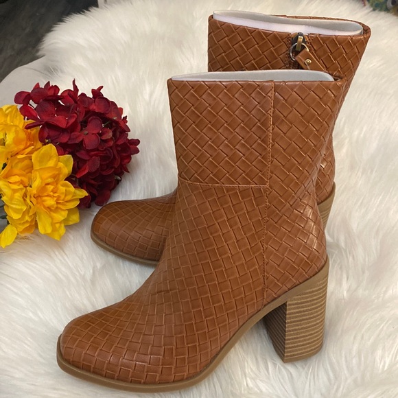 Sz 7 Arden Basket Weave Cognac Block Heeled Boots NEW POSHMARK - Picture 2 of 10